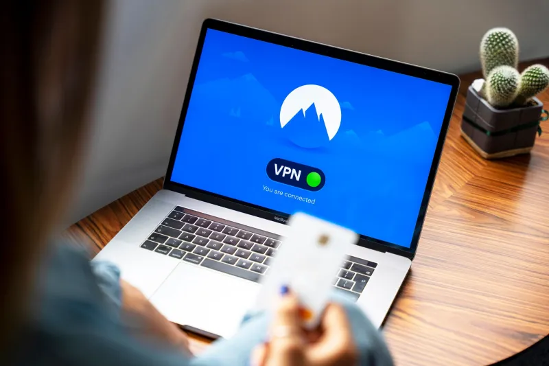 Naviguer sur les sites adultes sans laisser de traces : le guide complet