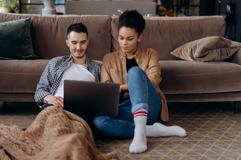 Quand la routine s'efface : relancer la flamme à deux grâce au streaming adulte gratuit