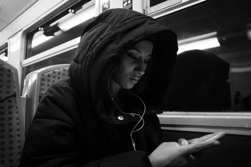 Le streaming adulte discret : l'art de consommer sans se faire remarquer, où que vous soyez